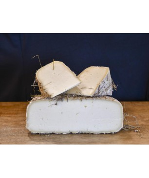 Brebis affiné au foin
